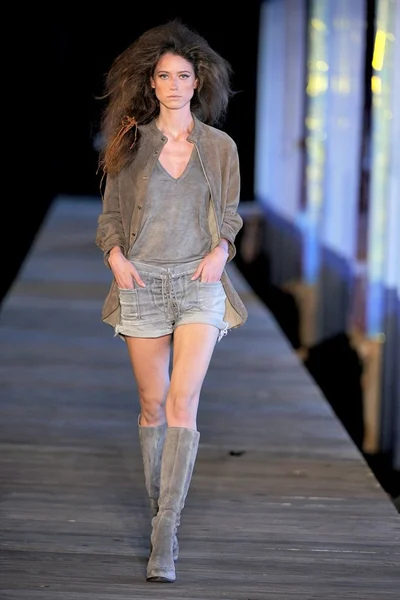 Look 28